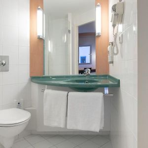 Room 1 double bed