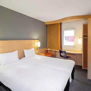 Room 2 Single Beds